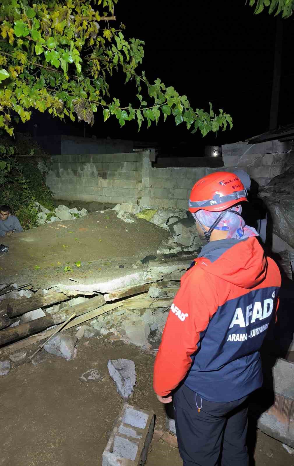 Mardin’de yoğun yağış nedeniyle bina çöktü: 2 yaralı