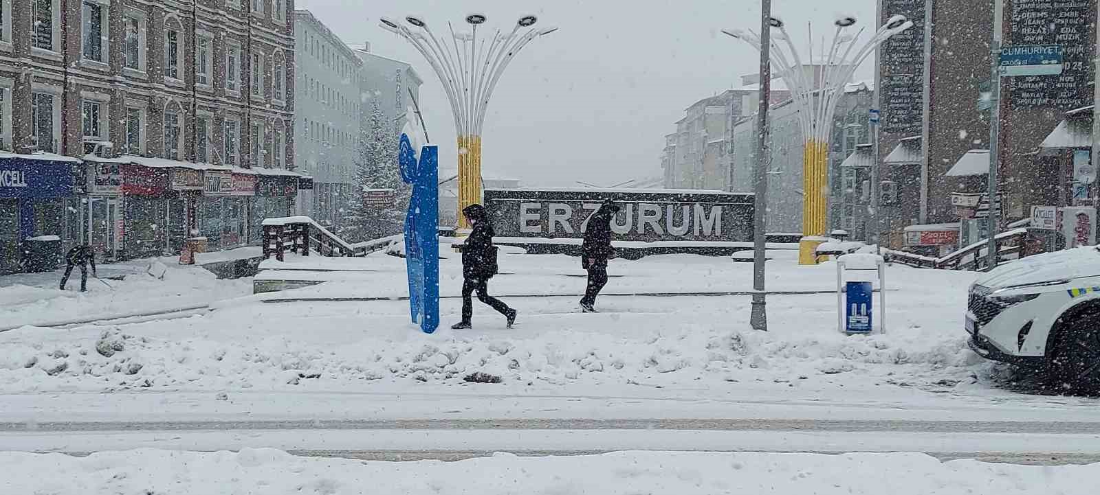 Kar Erzurum’u esir aldı
