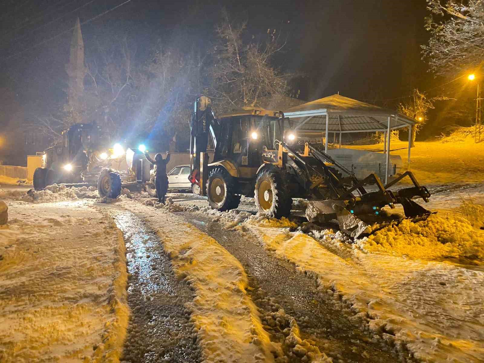 Onikişubat Belediyesi, karla mücadelede tam teyakkuzda
