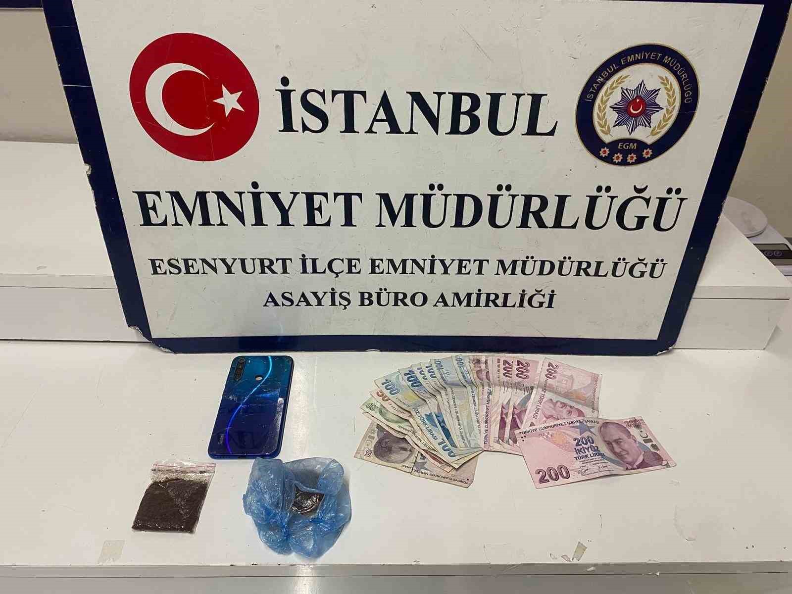 İstanbul’da uyuşturucu ticareti yapanlar suçüstü yakalandı