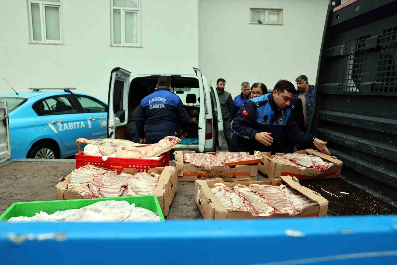 Mersin’de sağlık şartlarına aykırı taşınan 235 kilo et ele geçirildi