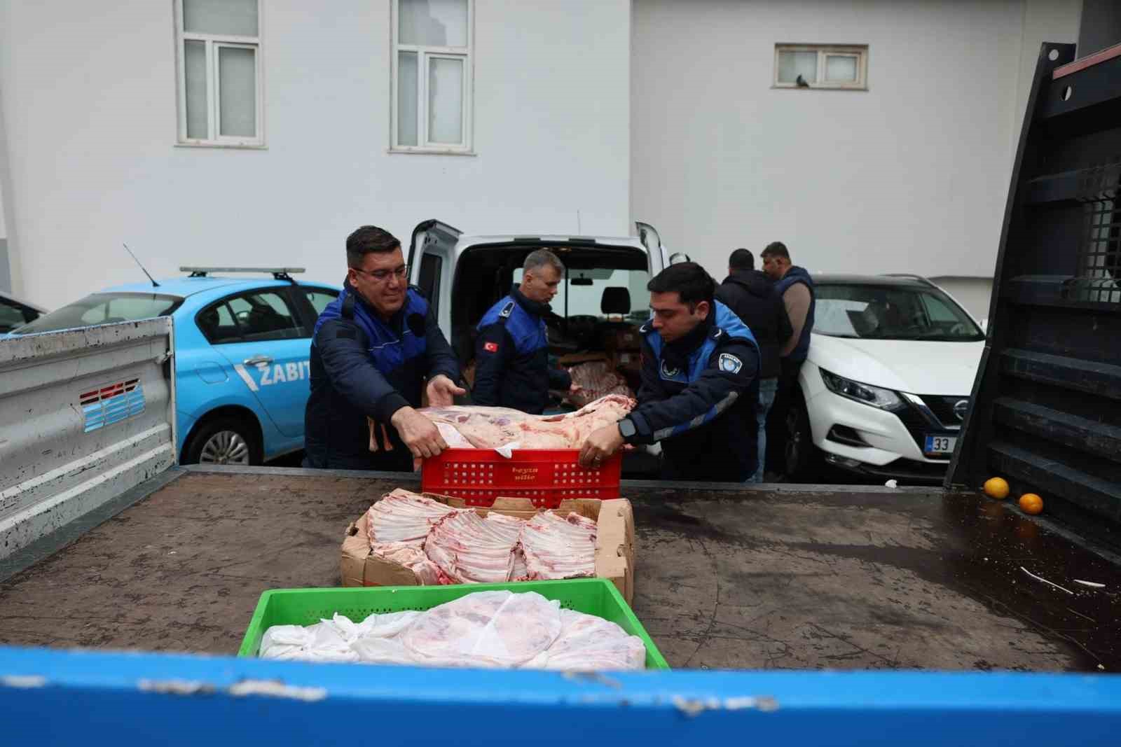 Mersin’de sağlık şartlarına aykırı taşınan 235 kilo et ele geçirildi
