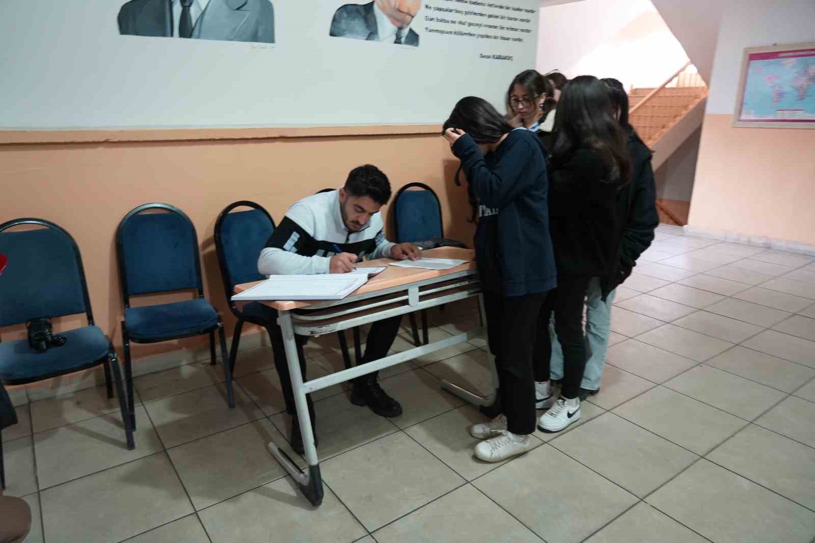 Muş’ta öğrencilere skolyoz taraması yapıldı
