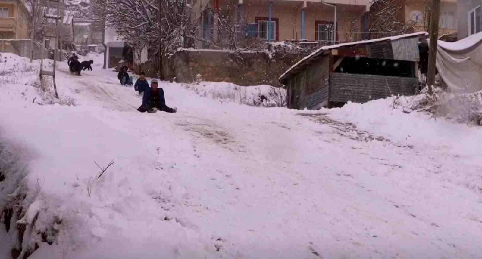 Giresun’da eğitime bir gün ara verilen ilçelerde çocuklar kar tatilinin tadını çıkardı