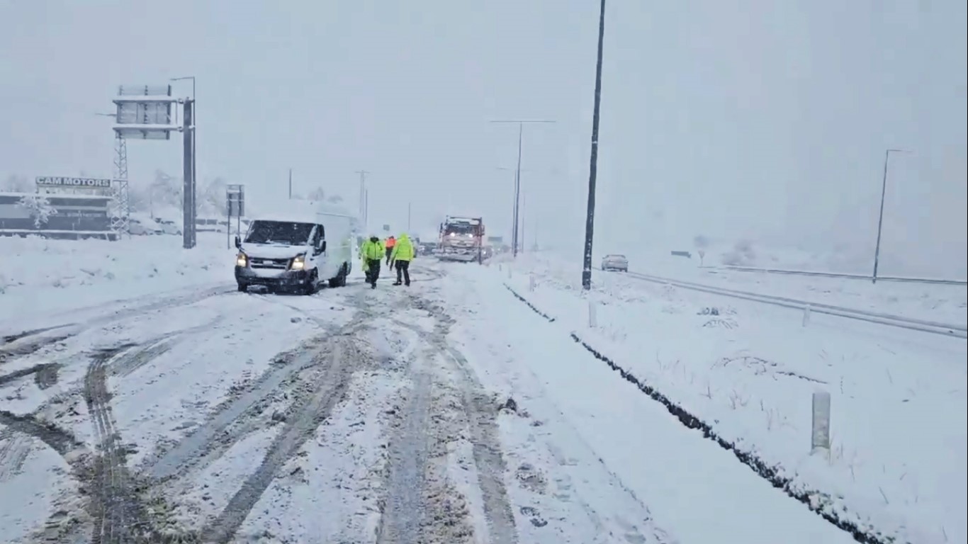 Kar trafiği aksattı, küçük çaplı kazalar meydana geldi
