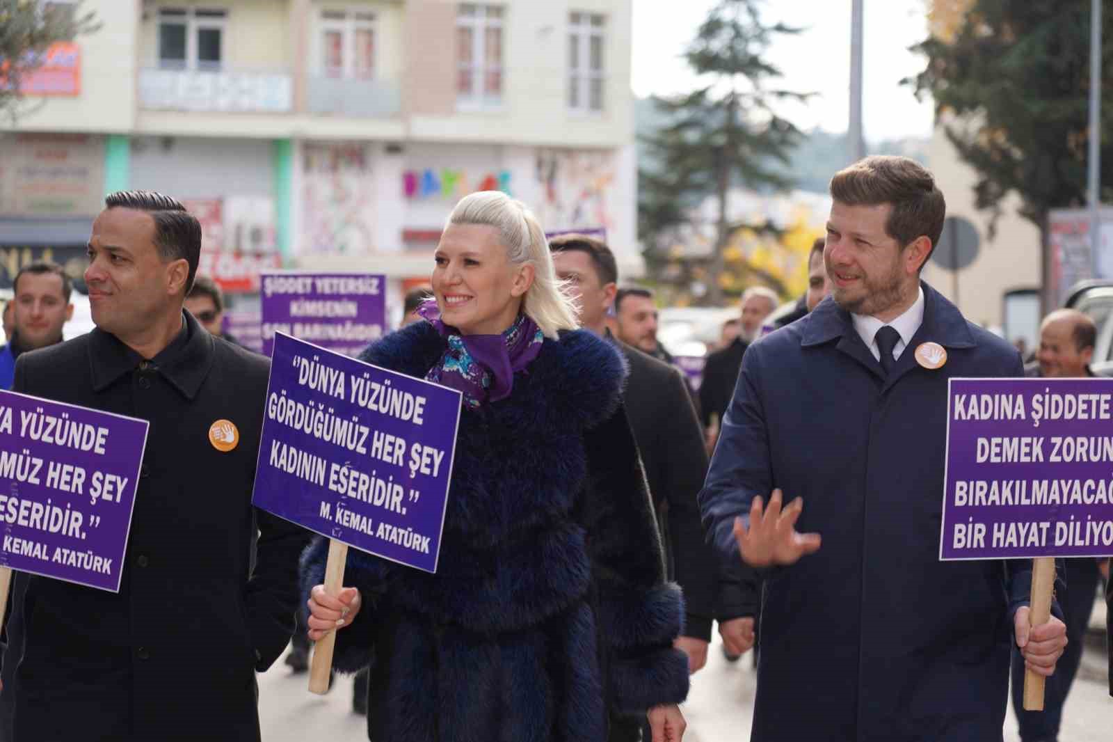 Bilecikli erkekler ‘Kadına Karşı Şiddete Hayır’ demek için yürüdü
