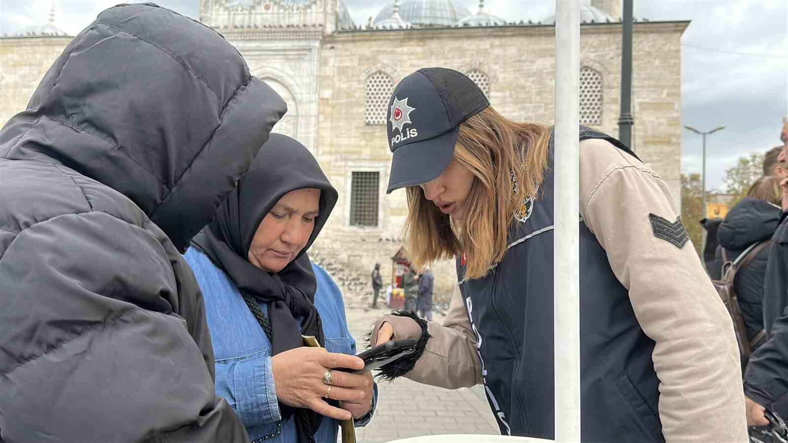 İstanbul Emniyeti’nden Kadına Yönelik Şiddete Karşı Uluslararası Mücadele Gününde KADES tanıtımı
