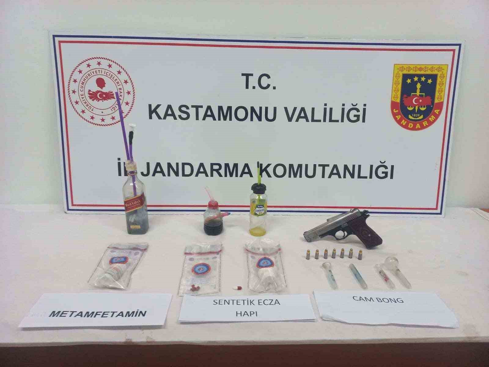 Jandarma ekiplerinden uyuşturucu operasyonu: 3 kişi tutuklandı
