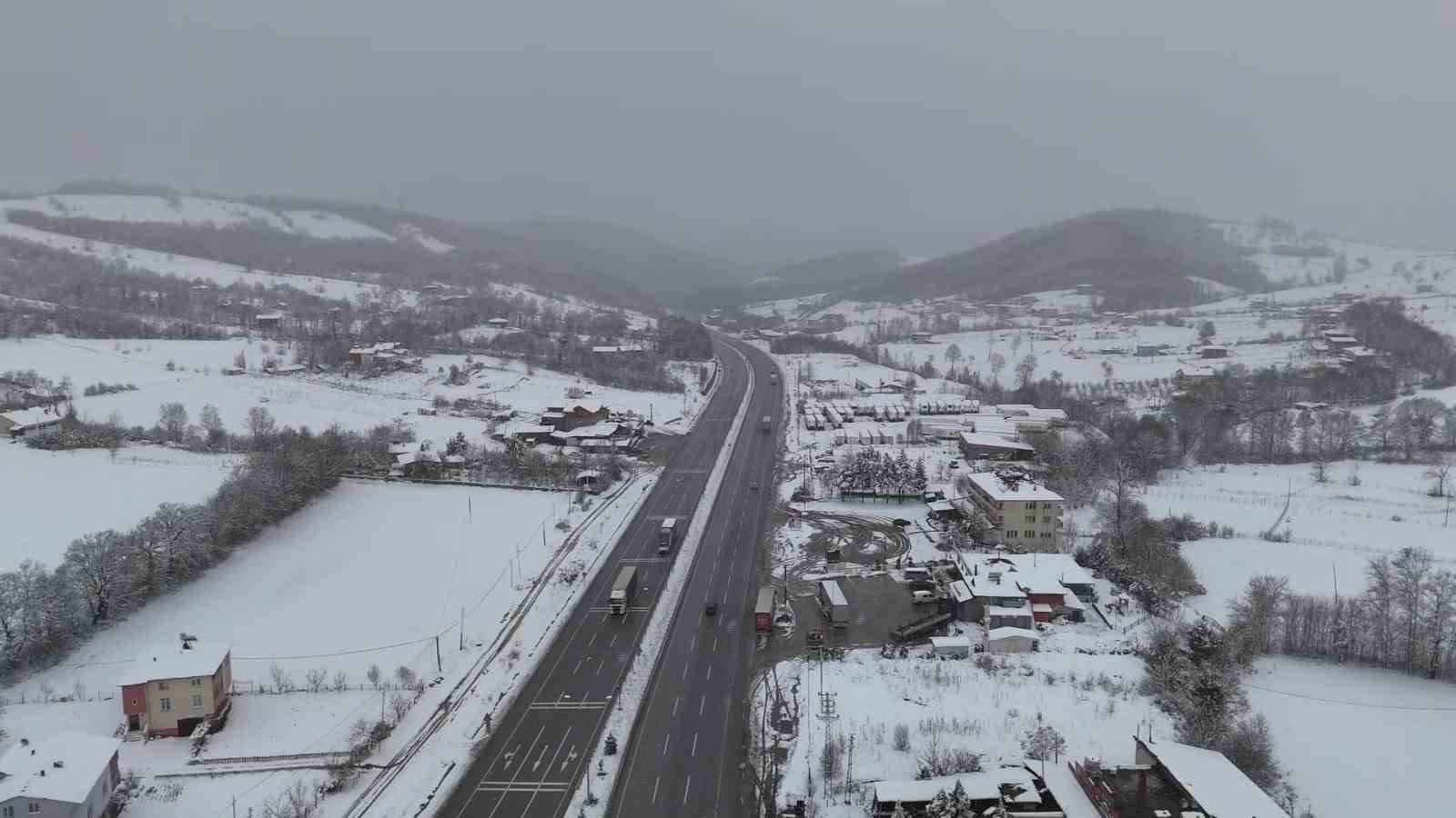 Samsun’un yüksek kesimleri beyaza büründü
