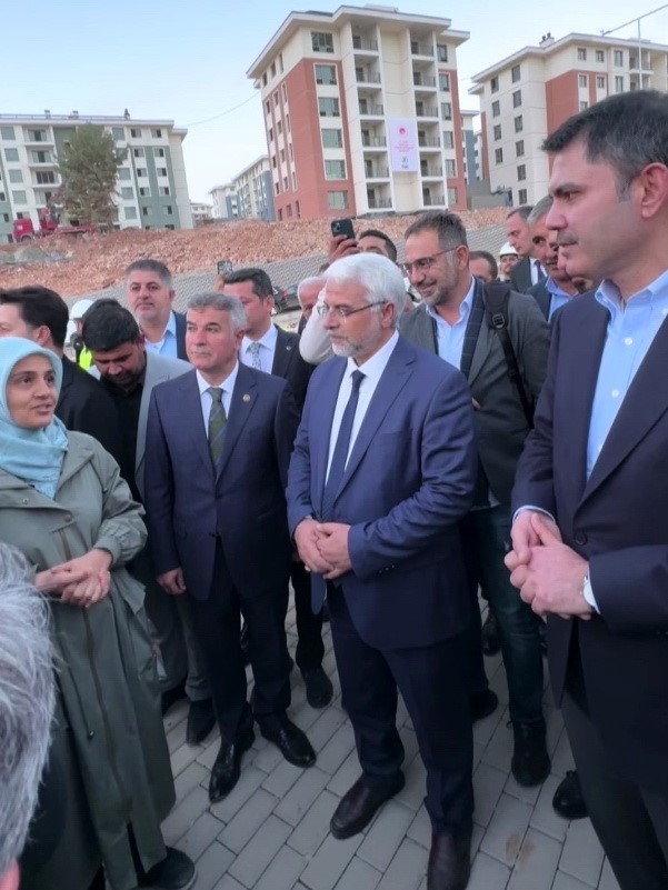 Bakan Murat Kurum ile depremzede kadının diyaloğu duygulandırdı