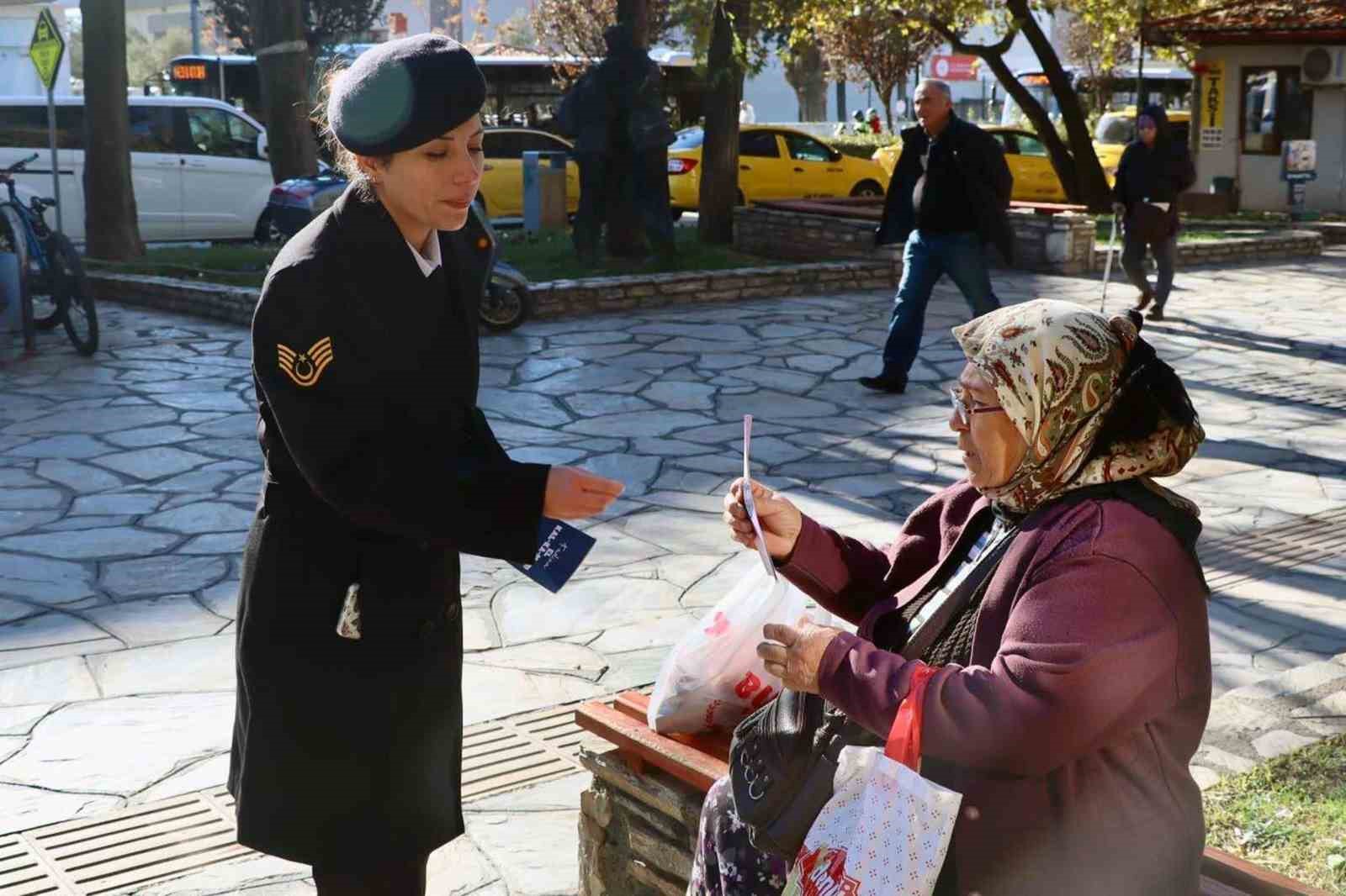 Jandarmadan ‘Kadına yönelik şiddete kaşı mücadele’ standı
