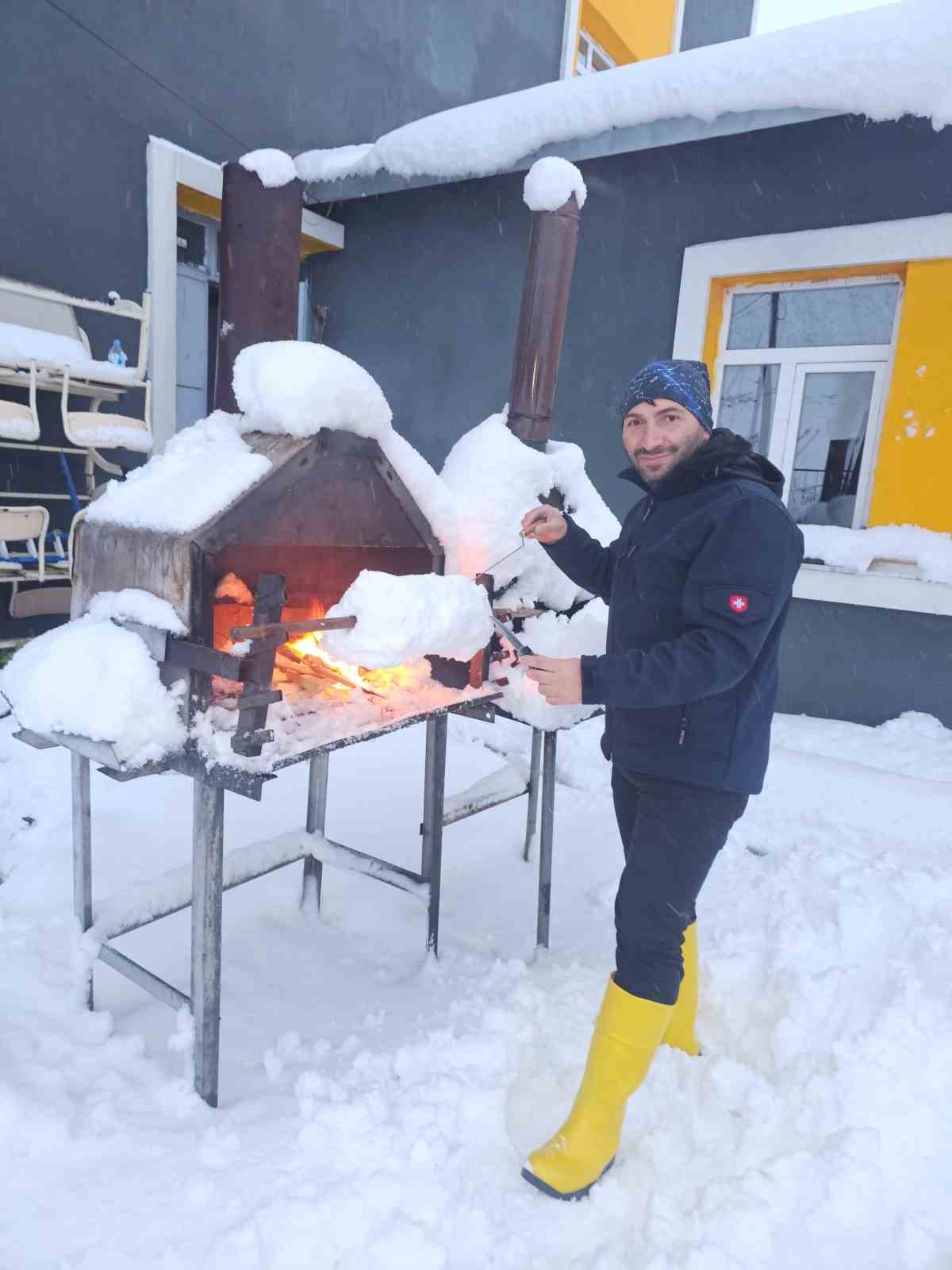 Uzundere’de kardan cağ kebabı
