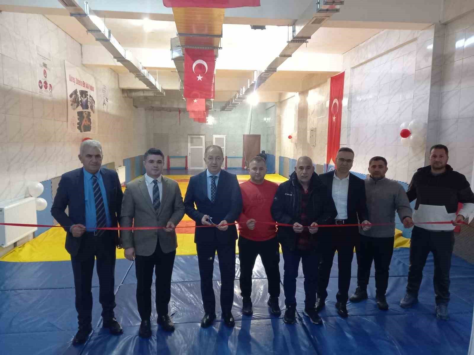 Okulda g&uuml;reş salonu a&ccedil;tılar
