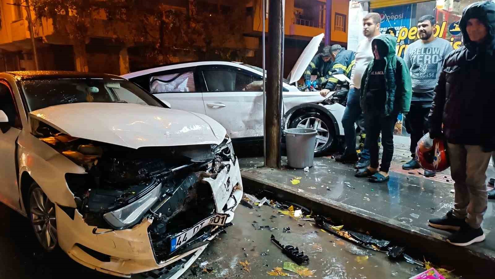 Batman&rsquo;da otomobiller &ccedil;arpıştı: 2 yaralı
