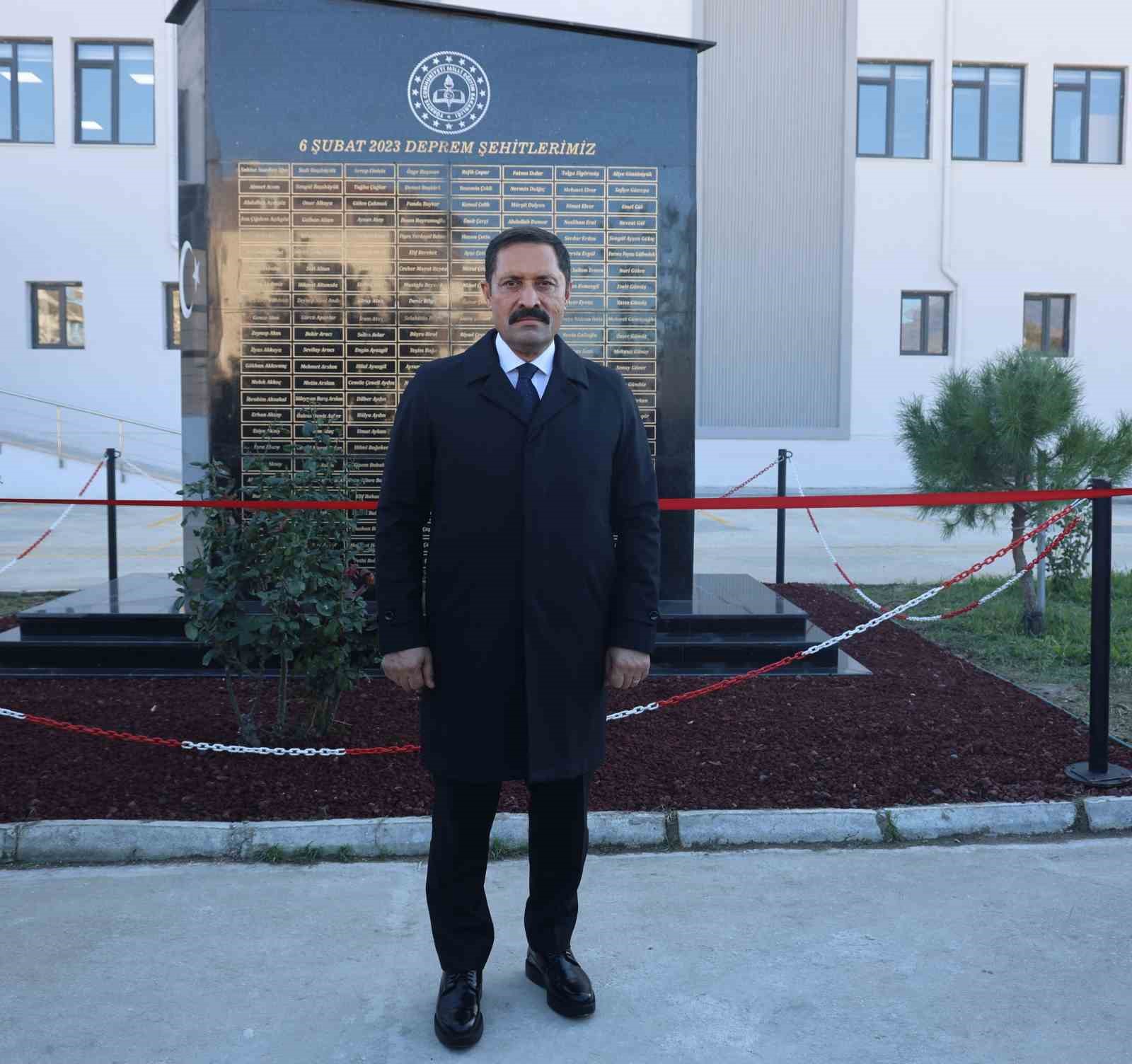 Asrın felaketinde vefat eden 408 &ouml;ğretmenin ismi deprem anıtında yaşatılacak
