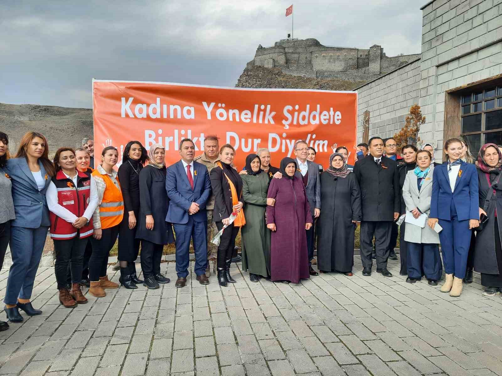 Kars&rsquo;ta kadına şiddete dikkat &ccedil;ekildi
