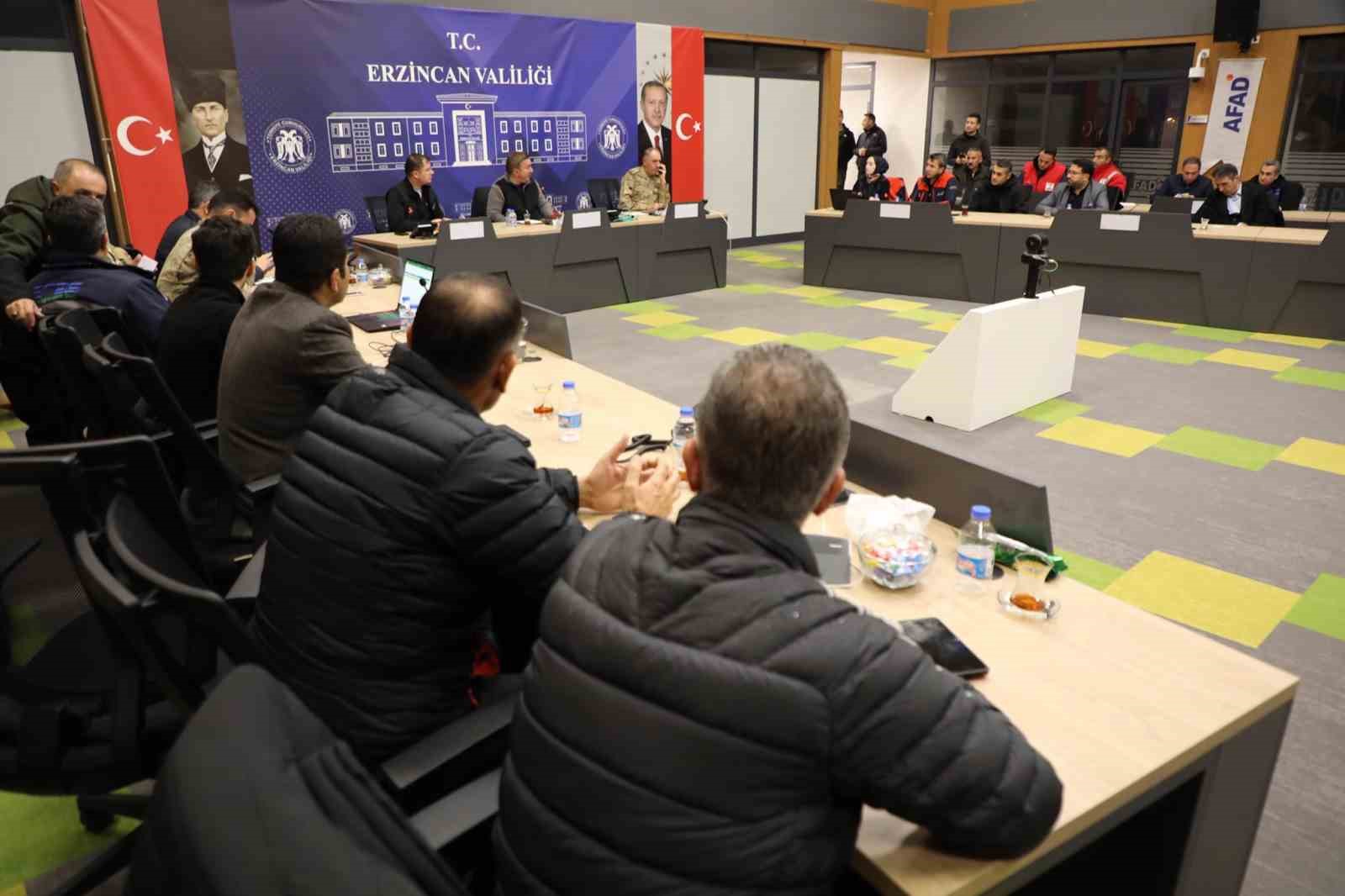 Vali Aydoğdu: &ldquo;Hi&ccedil;bir vatandaşımızın zarar g&ouml;rmemesi i&ccedil;in &ccedil;alışmalarımız aralıksız devam ediyor&rdquo;
