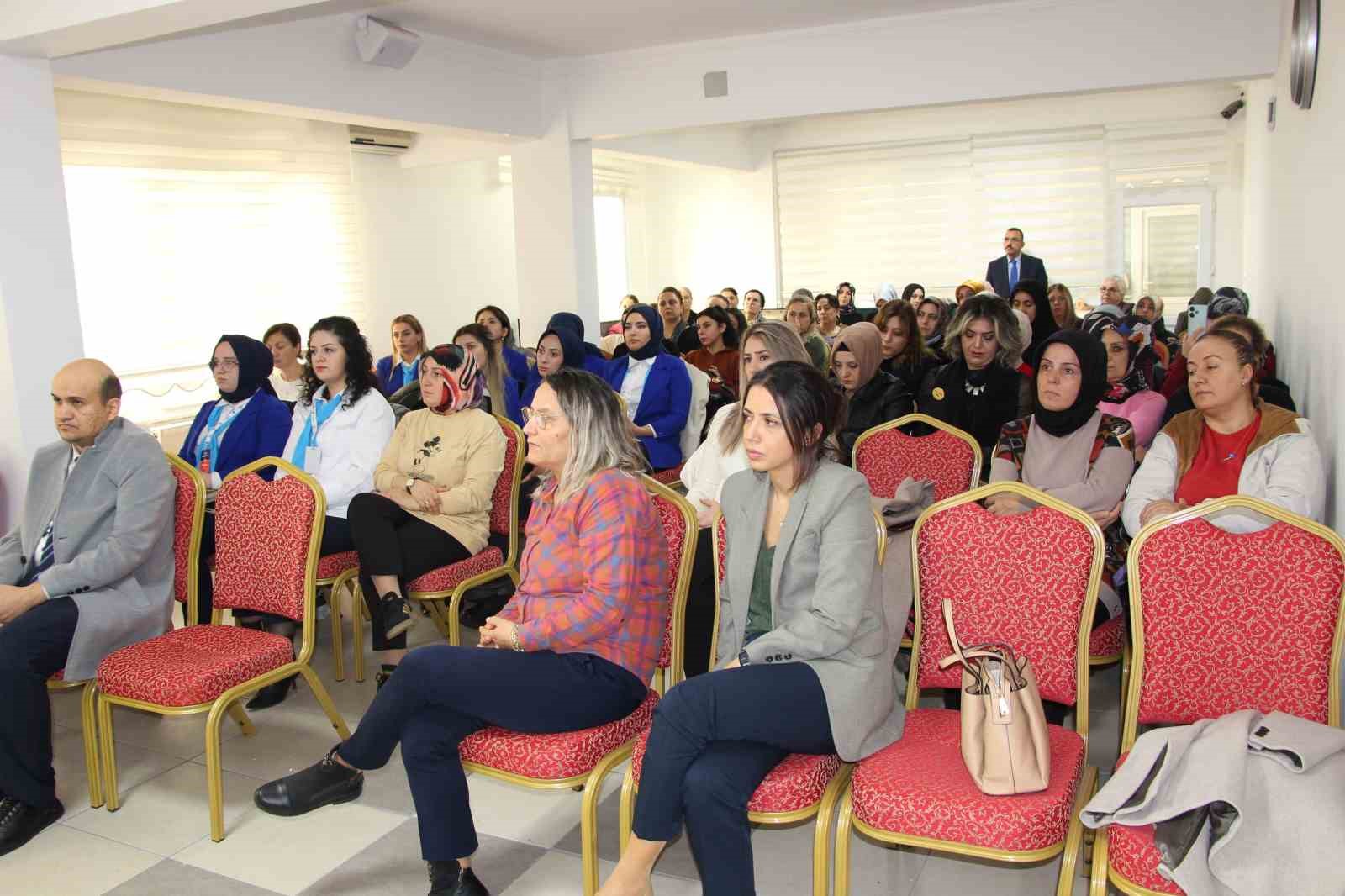 Kadın istihdamı ve girişimciliğini destekleyen seminerlerin ilki Tokat’ta gerçekleştirildi
