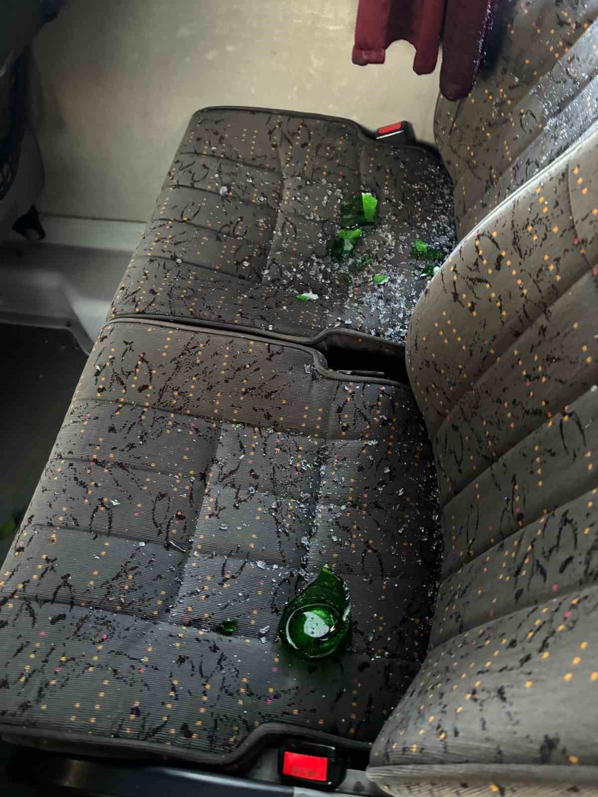 Beşiktaşlı taraftarları taşıyan araca saldırıya tepki