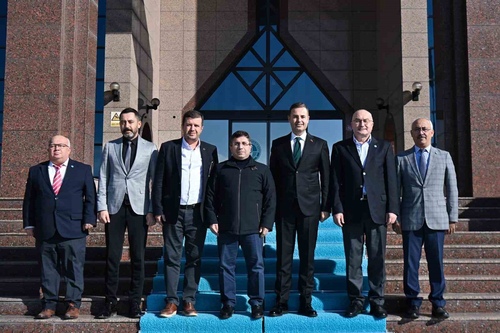 Başkan Akın direksiyona ge&ccedil;ti, yeni otob&uuml;sleri tanıttı
