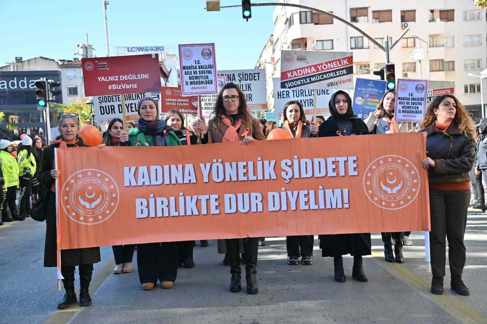 Manisa&rsquo;da kadına y&ouml;nelik şiddete birlikte &rsquo;Dur&rsquo; dediler
