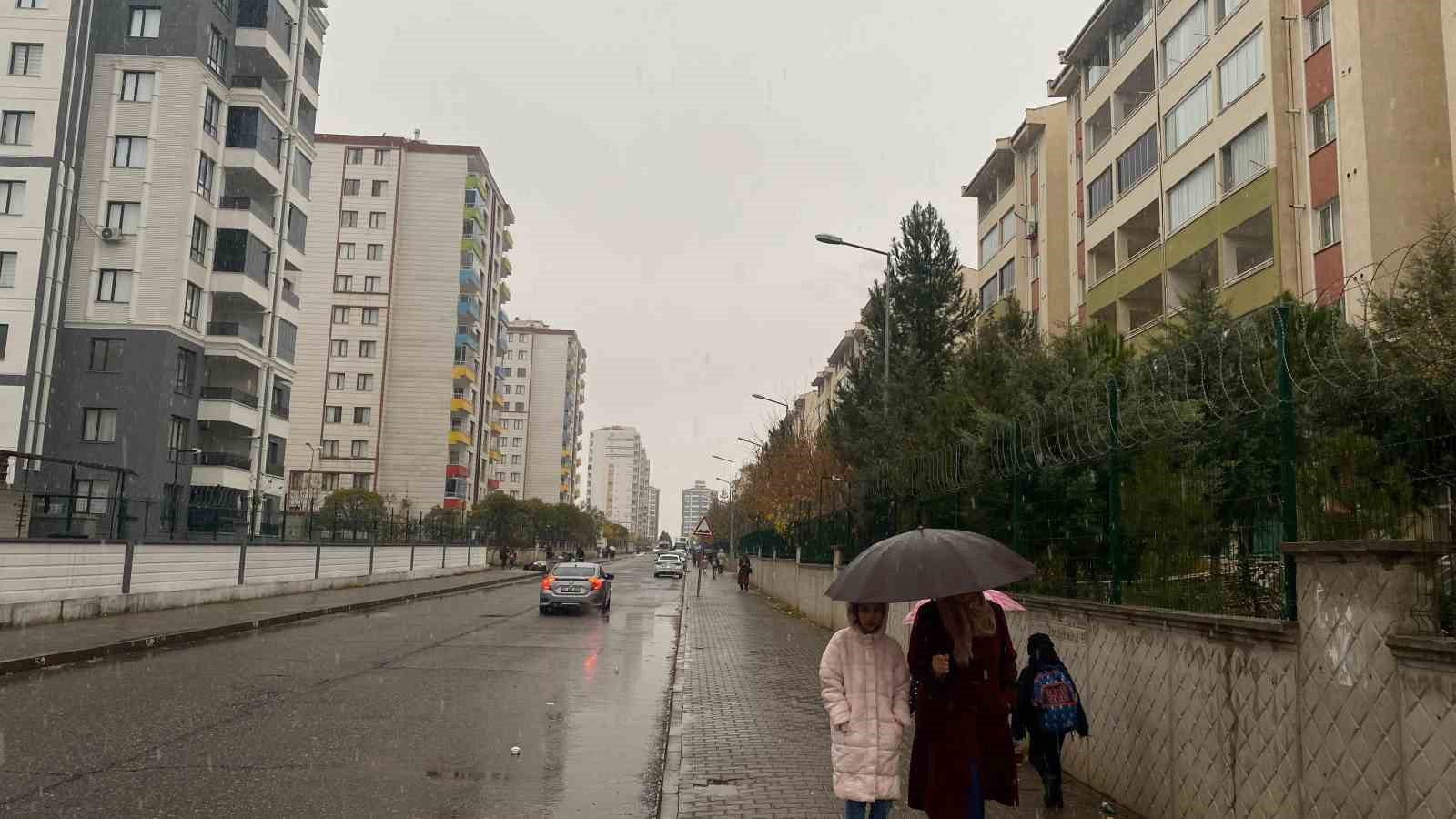 Diyarbakır’ın yüksek kesimlerinde kar yağışı
