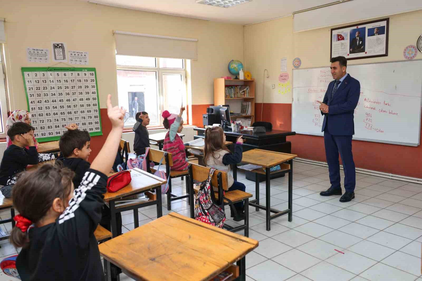 Elif Alpdemir İlkokulunda mutluluk dolu anlar
