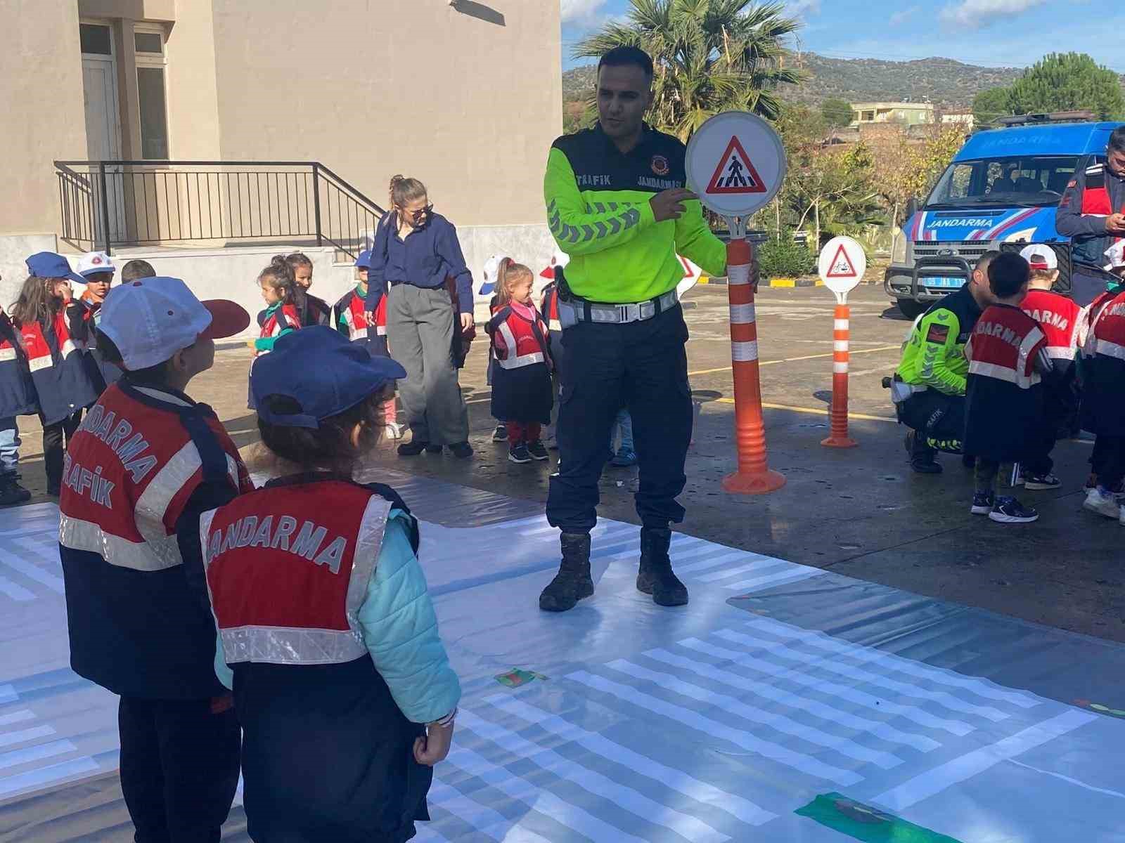 Jandarmadan Çine’de trafik eğitimi