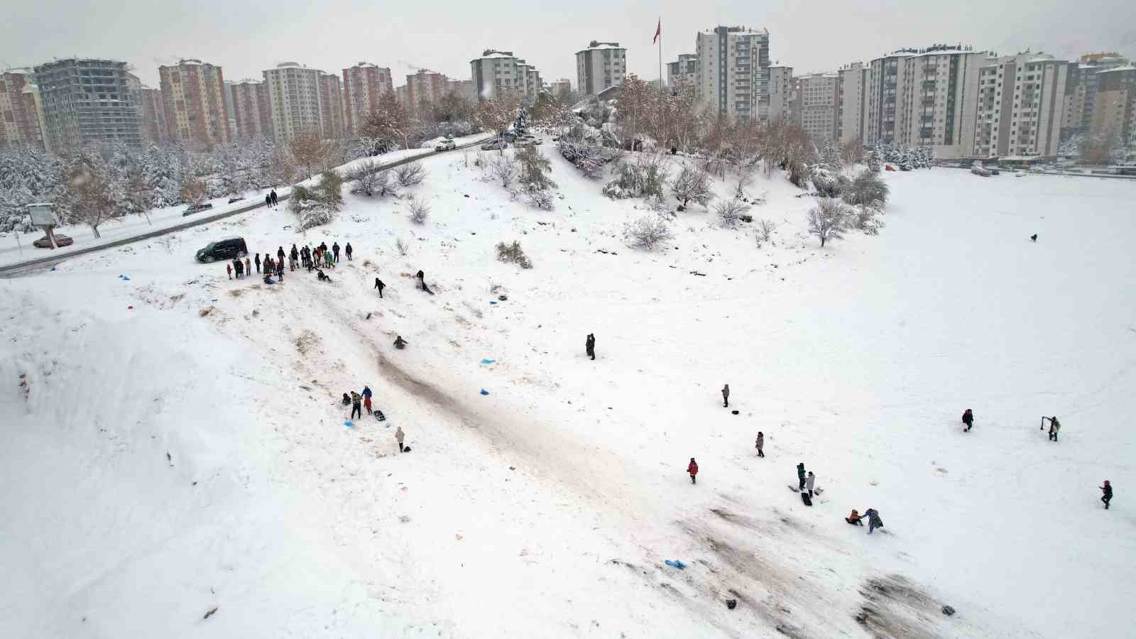 Talas’ın Erciyes’inde ‘kayak keyfi’