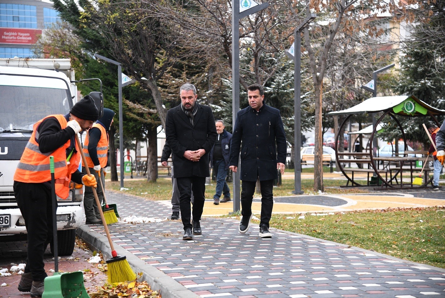 Pursaklar Belediyesi ilçenin temizlik çalışmalarını sürdürüyor
