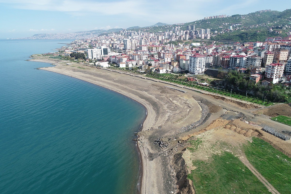 Akçaabat’ta kesintisiz bisiklet ve yürüyüş yolu için çalışmalar sürüyor
