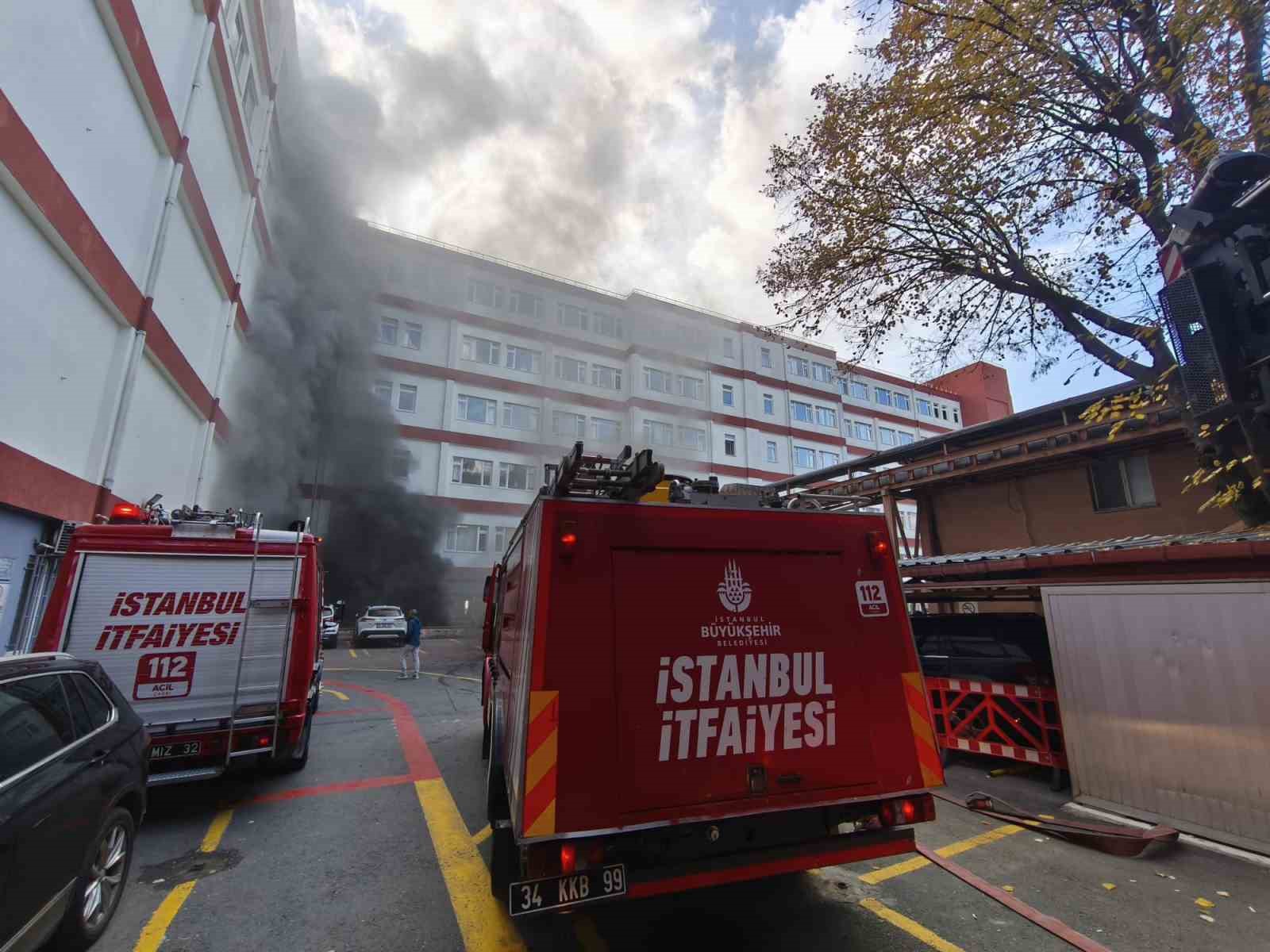 İstanbul Eğitim ve Araştırma Hastanesi’nde yangın paniği: Hastalar sedyeyle başka kliniklere sevk edildi