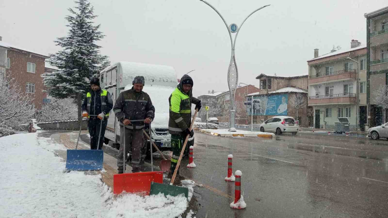 Çorum Belediyesi’nin ‘kar mesaisi’ takdir topladı