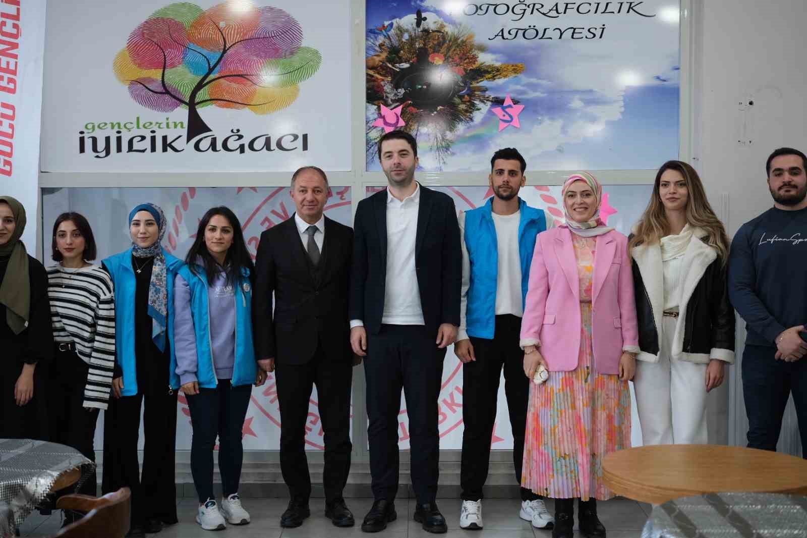 Efendioğlu &Uuml;NİDES projesi kapsamında gen&ccedil;lerle buluştu
