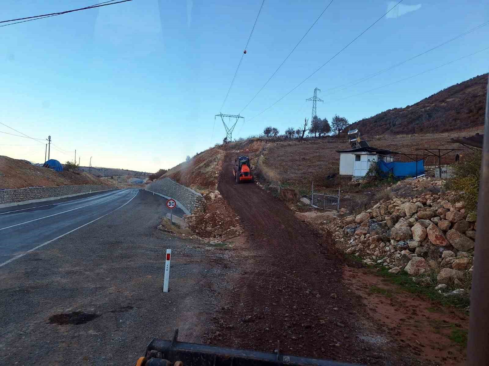 Siirt’te yol yapım çalışmaları devam ediyor