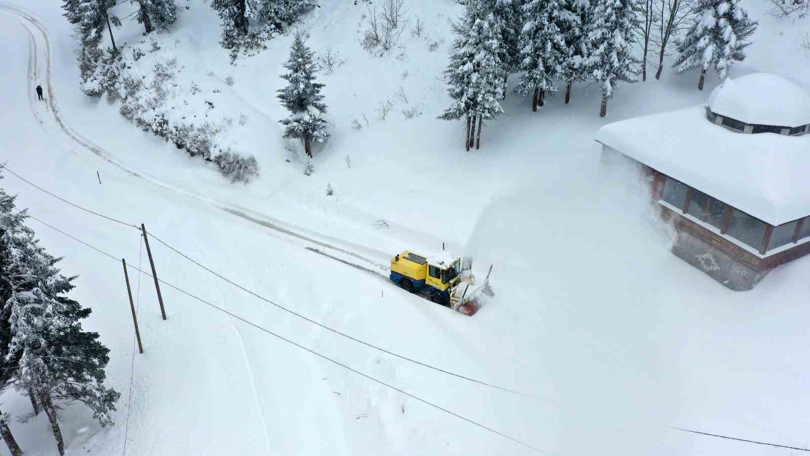 Ordu’da bir gecede yaklaşık 2 bin kilometre yol ulaşıma açıldı