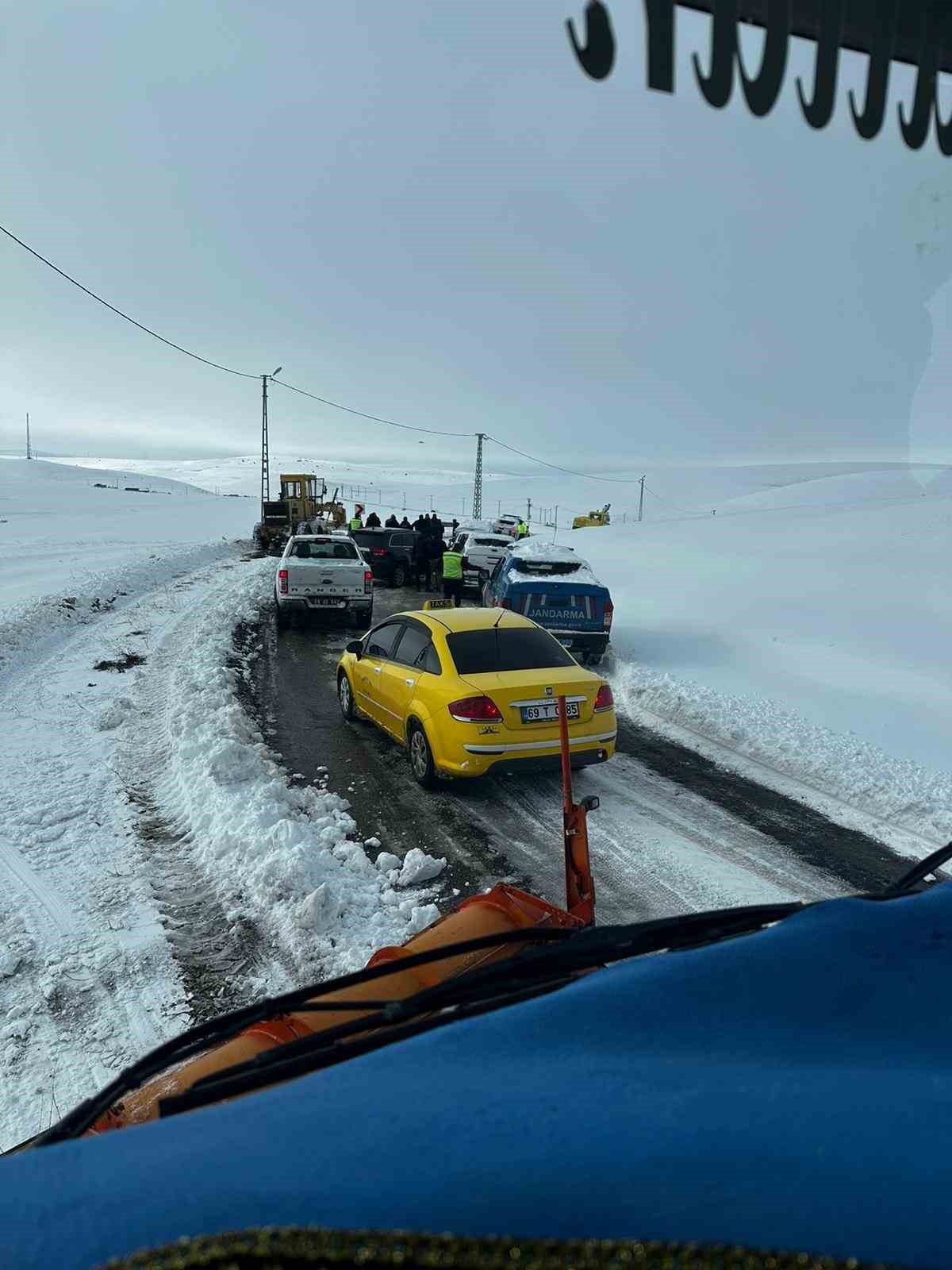 Bayburt’ta kapalı köy yolları açılıyor