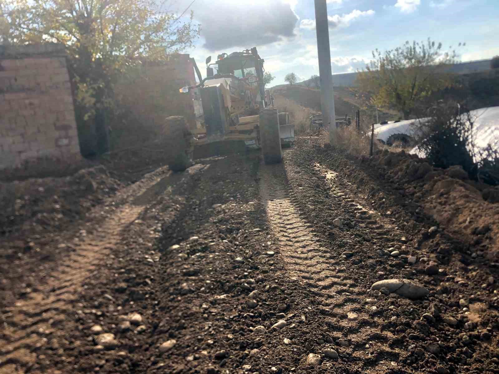 Siirt&rsquo;te yol yapım &ccedil;alışmaları devam ediyor
