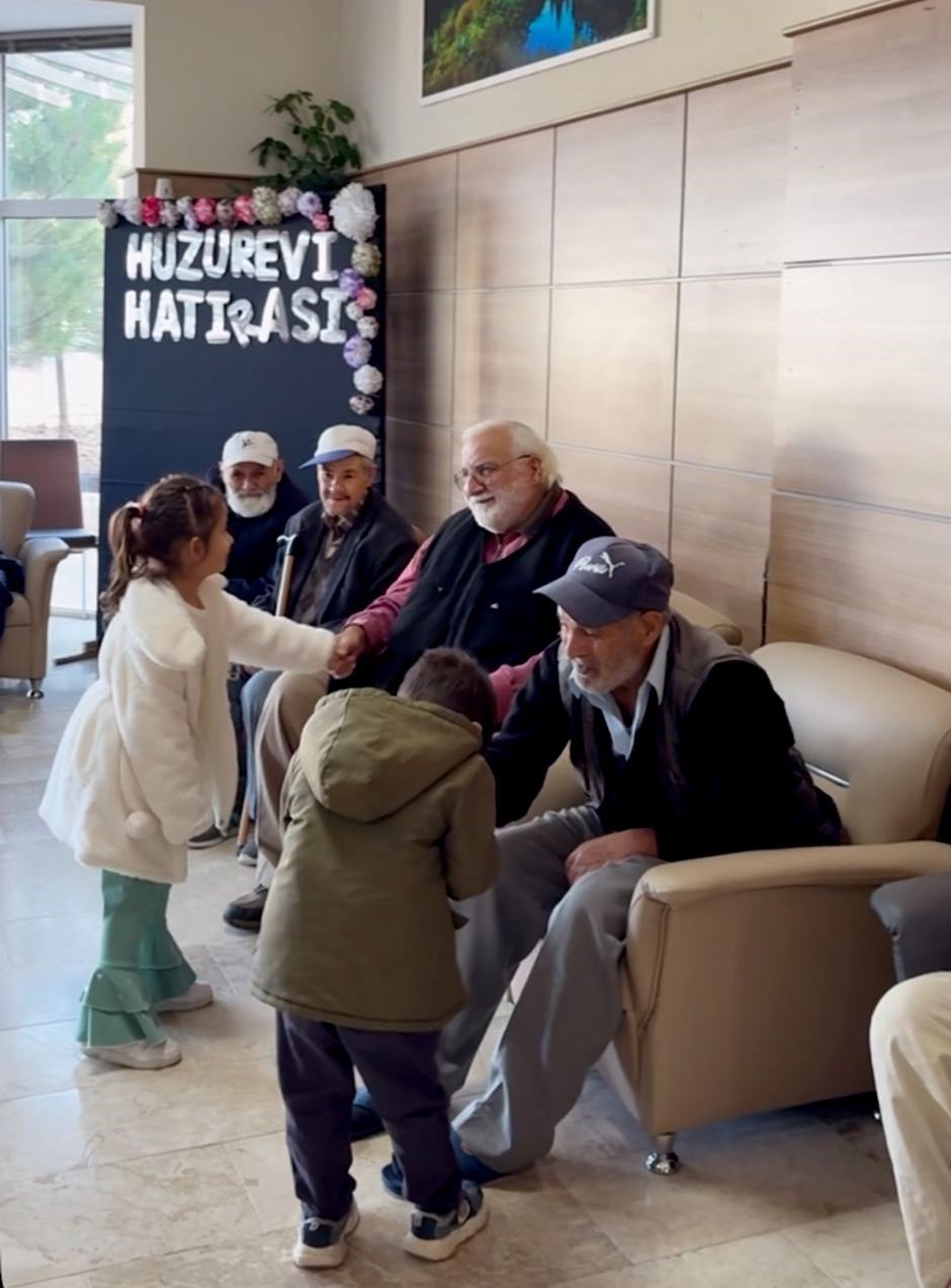 Afyonkarahisar’da Fidanlar Çınarlarla Buluşuyor etkinliği sürüyor