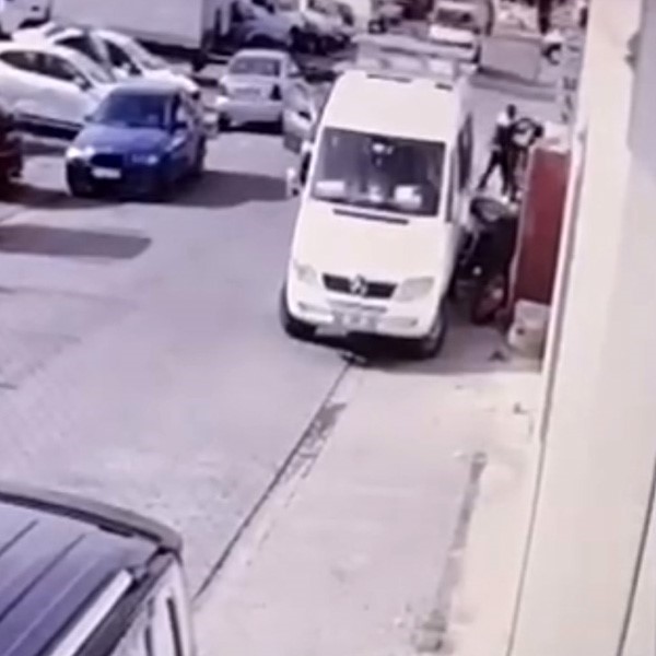 Çanakkale’de pompalı tüfekle saldırıda 1 kişinin öldüğü saldırı anı güvenlik kamerasına yansıdı