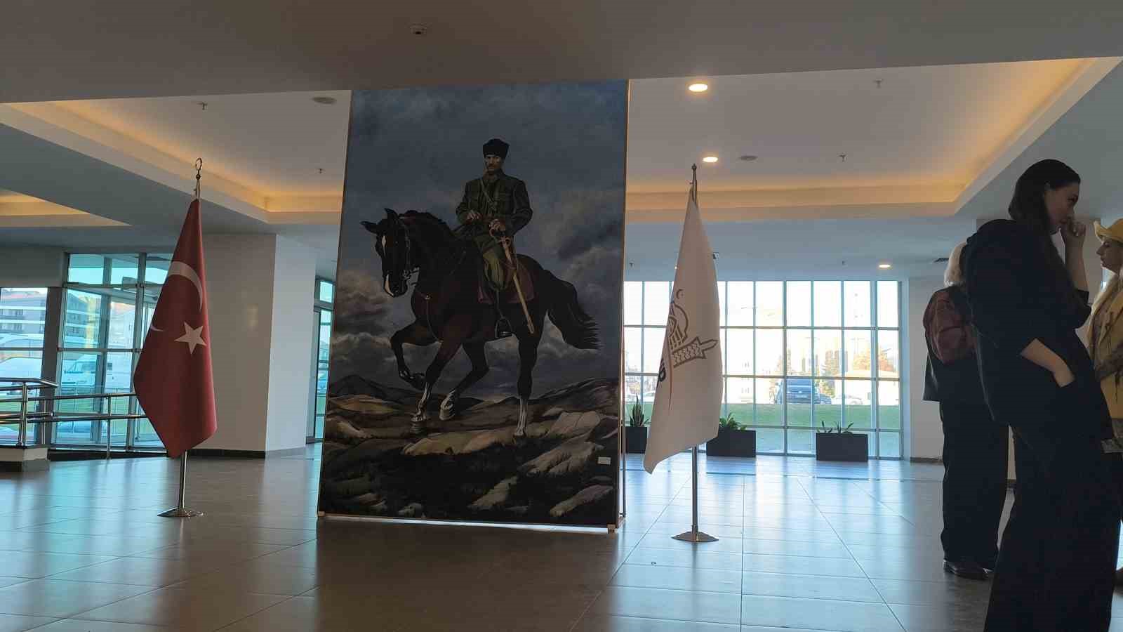 Ağabeyine ’Rantçı’ diyen belediye başkanını eleştirdi, korodan kovuldu