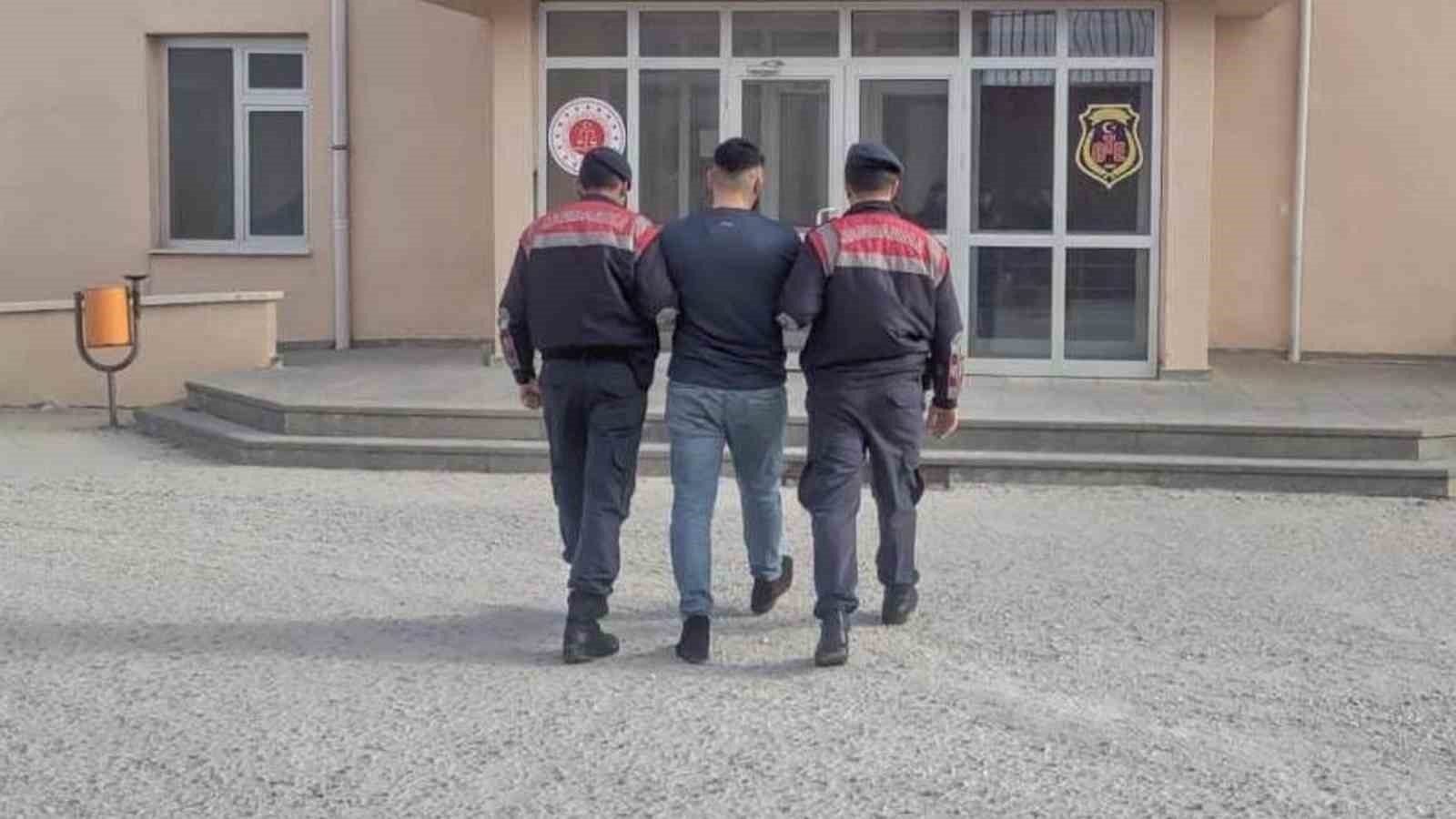 Kırıkkale&rsquo;de yakalanan 2 firari h&uuml;k&uuml;ml&uuml; cezaevine teslim edildi
