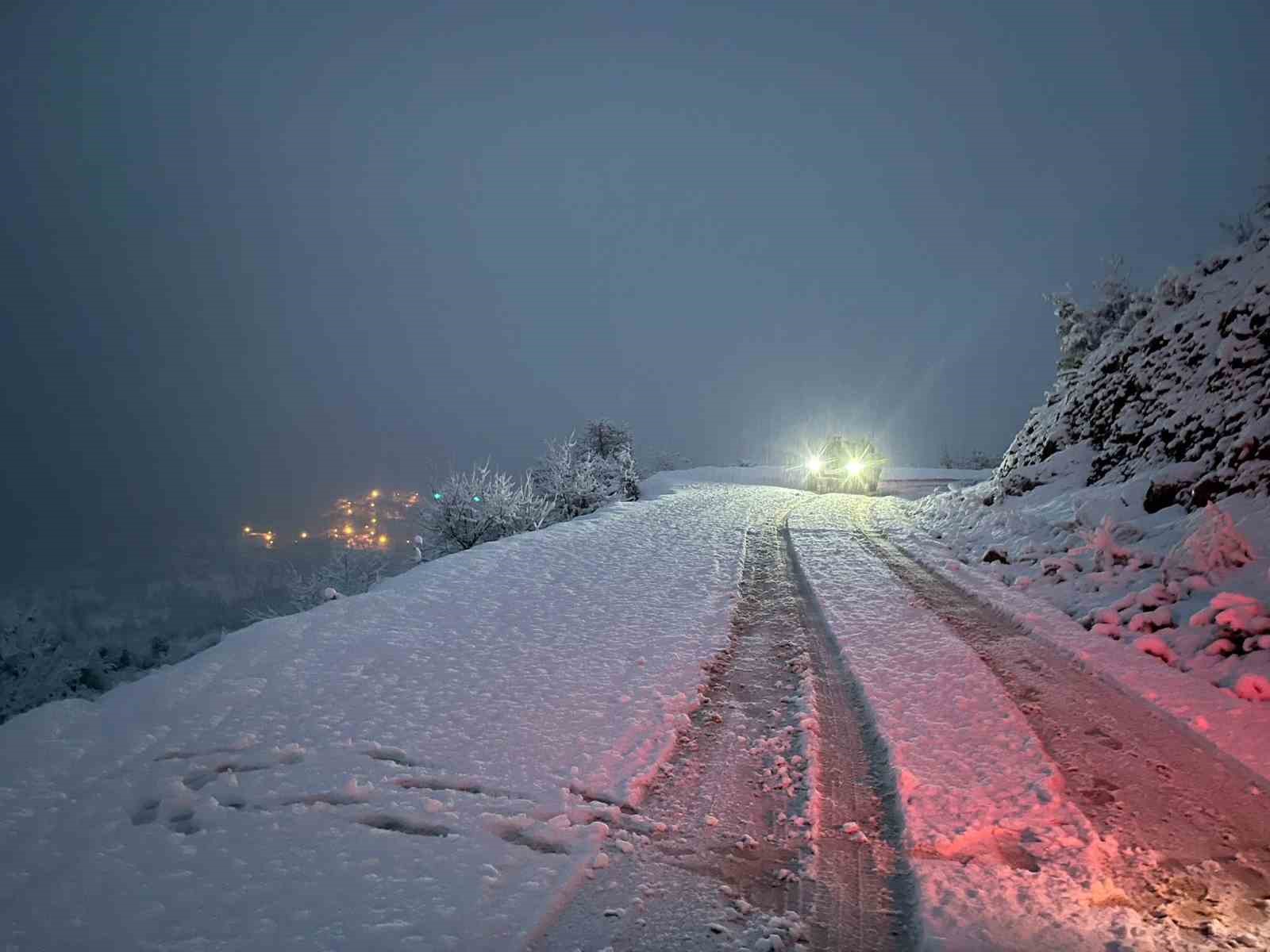 Siirt’te kar nedeniyle kapanan yollar açıldı