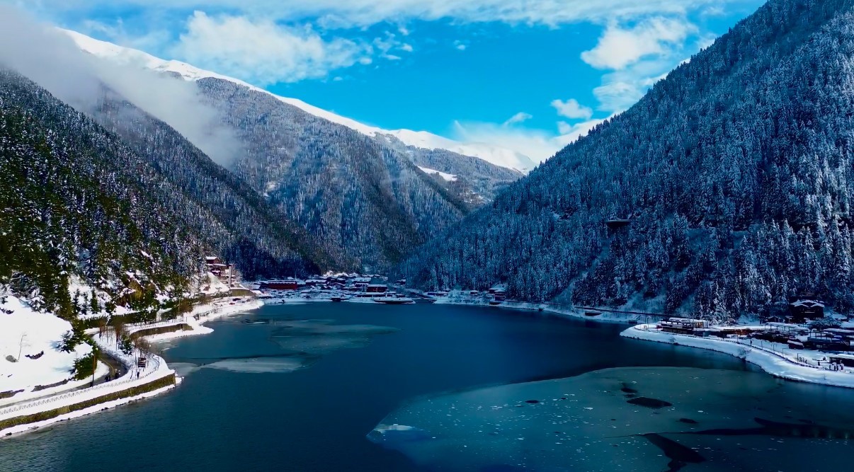 Uzungöl’de kartpostallık kış manzarası
