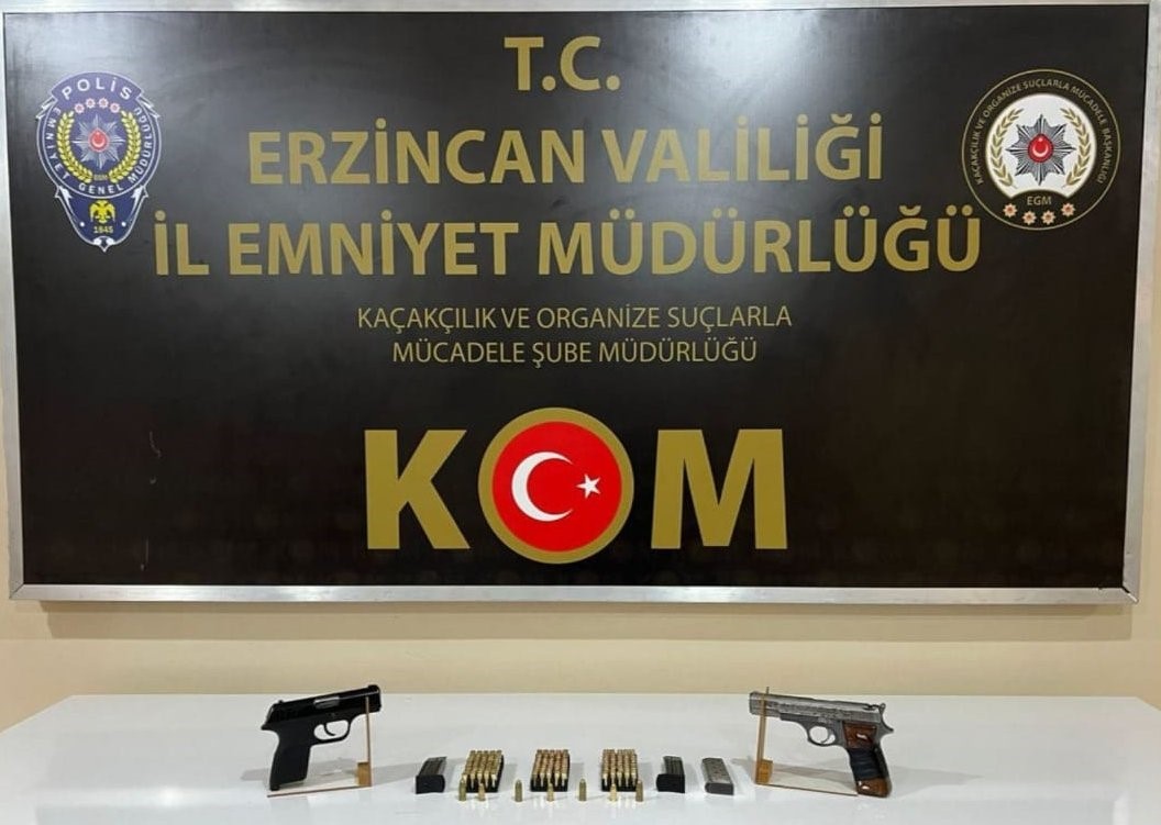 Erzincan’da 2 adet ruhsatsız tabanca ve fişekler ele geçirildi