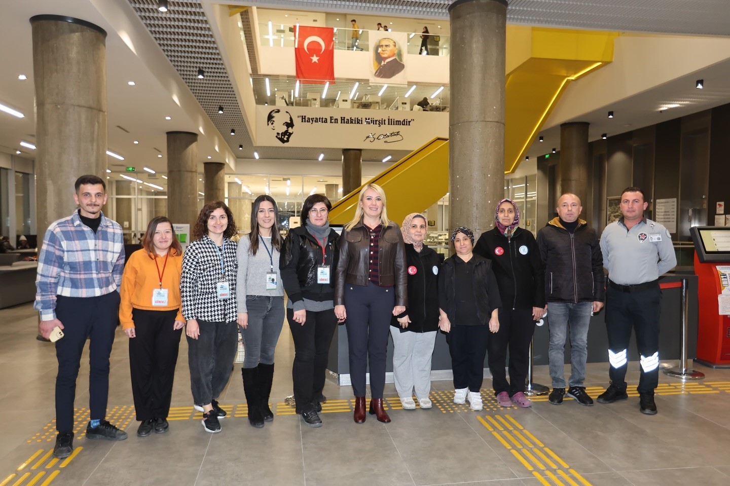 Başkan Doğan sıcak &ccedil;orba ikramı ile &ouml;ğrencilerin i&ccedil;ini ısıtıyor
