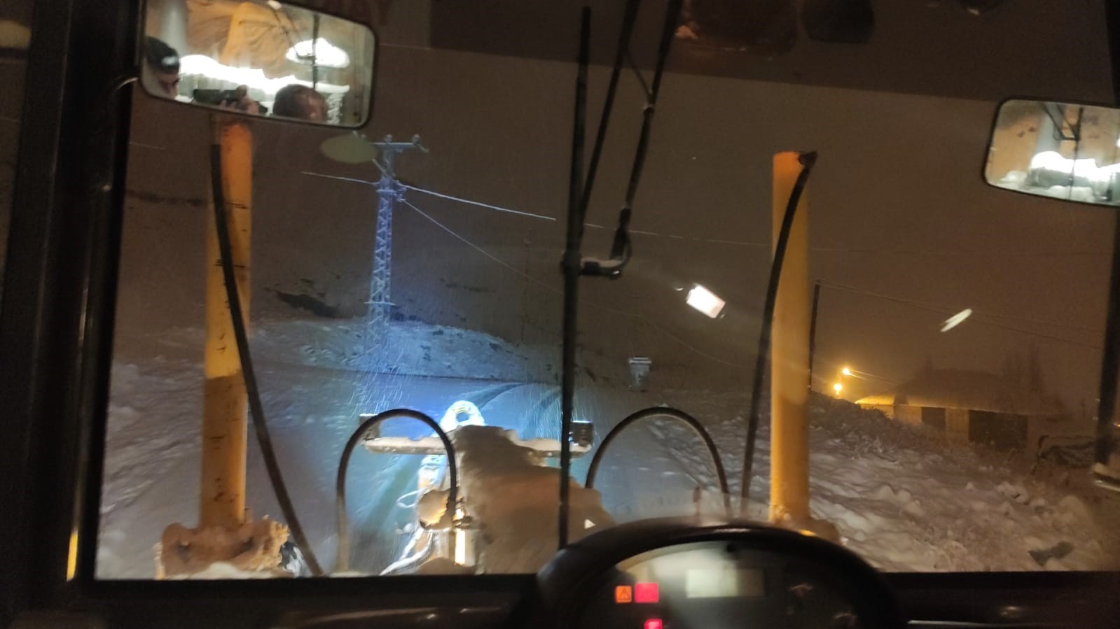 Hakkari Belediyesinin kar timleri görev başında
