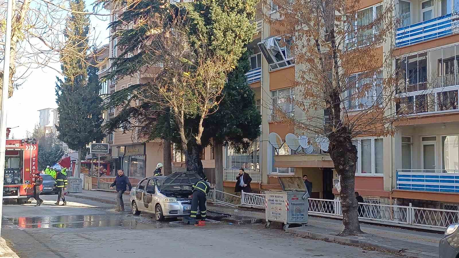 3 ay önce yapamadığını şimdi yaptı: Aracını ve evini ateşe vererek intihar etti
