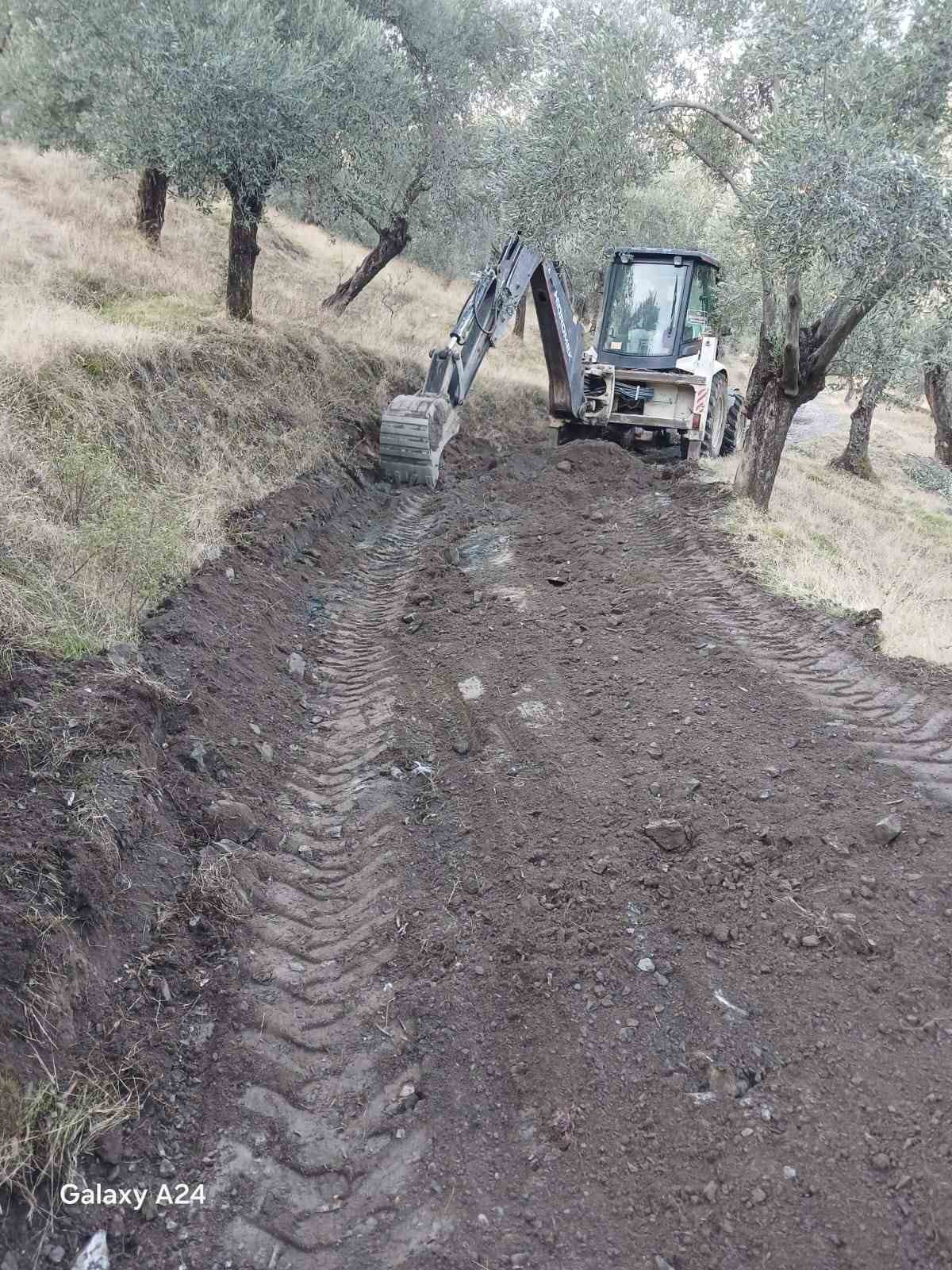 Efeler Belediyesi kırsal mahallelerde yol çalışmalarını sürdürüyor
