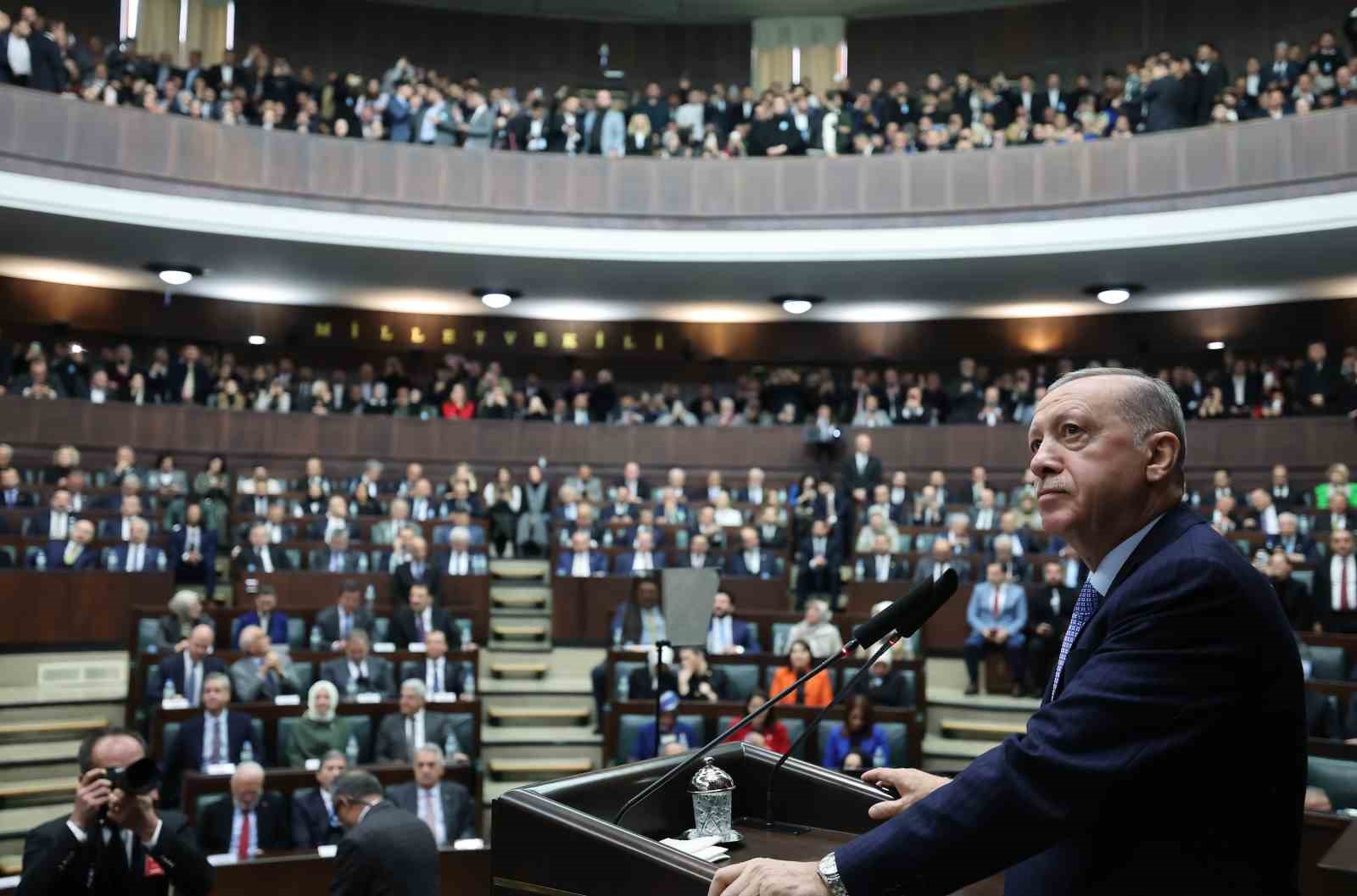 Cumhurbaşkanı Recep Tayyip Erdoğan: &quot;İsrail ile Lübnan arasında bu sabah itibarıyla yürürlüğe giren ateşkes antlaşmasından memnuniyet duyuyoruz. Sahada sükûnetin muhafazası noktasında tüm tarafların, bilhassa da İsrail’in sorumluluklarını harfiyen yerine 